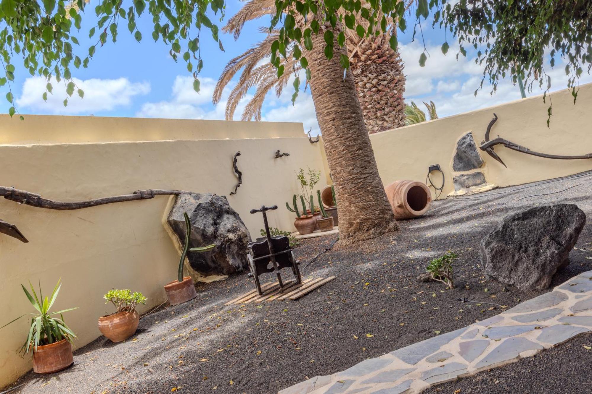Luxury Canarian Villa With Large Pool In Costa Teguise 外观 照片