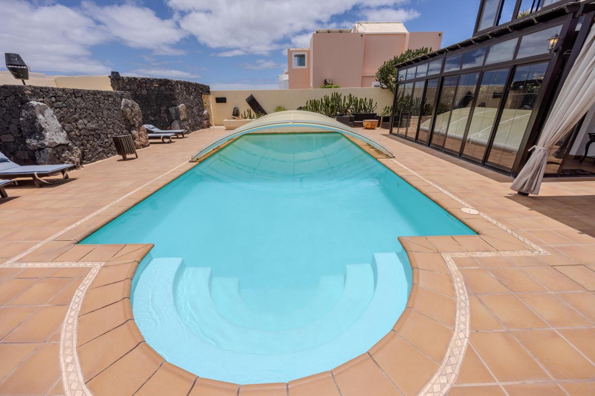 Luxury Canarian Villa With Large Pool In Costa Teguise 外观 照片